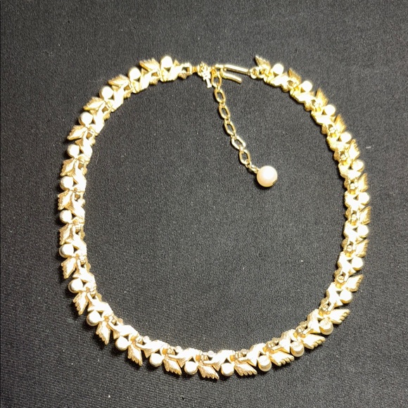 Trifari Jewelry - Vintage Trifari  Gold Plated and Rhinestones Choker